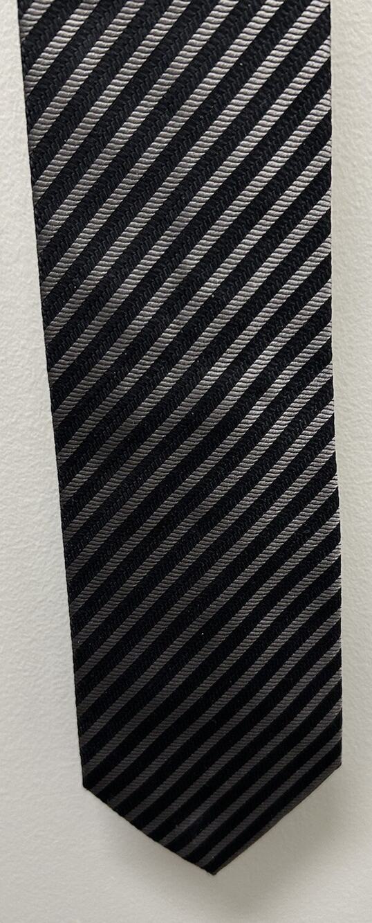 Giorgio Armani Men’s Black Silver Gray Silk Print Tie Worn Once